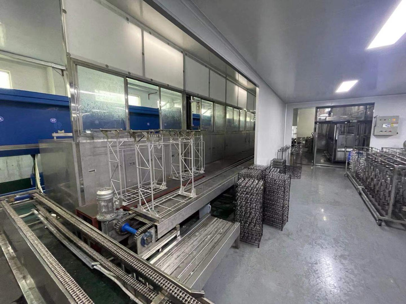 Automated cleaning line, 2nd floor