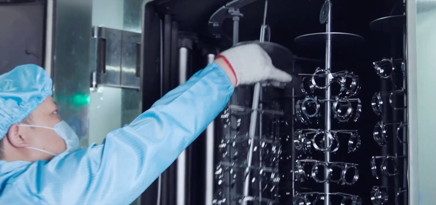 Loading a PVD chamber