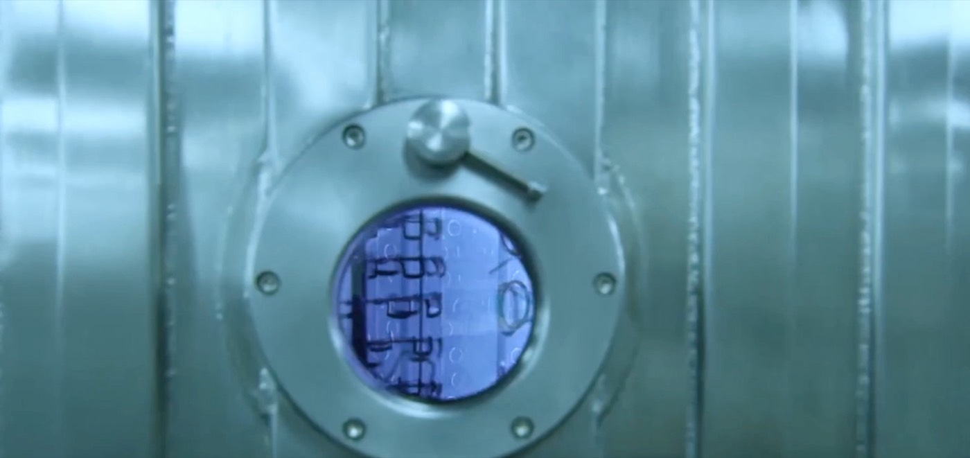 Viewing port of a PVD vacuum chamber